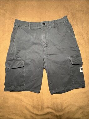 DC Shoes Black Cargo Shorts - Size 30🛹🔥